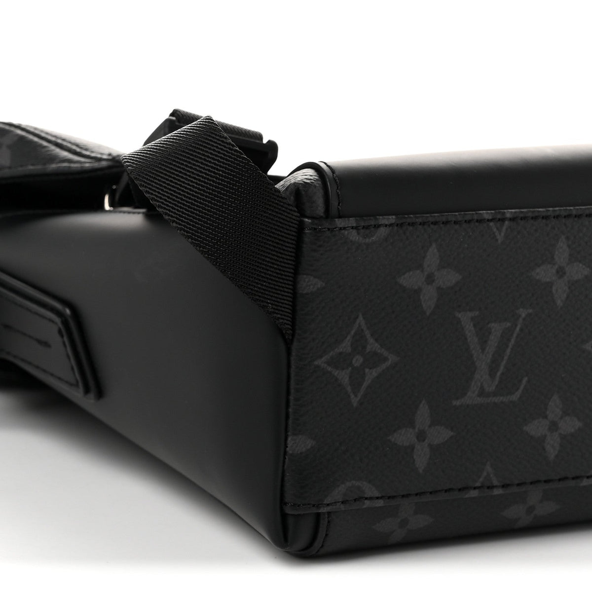 Monogram Eclipse Voyager PM Messenger