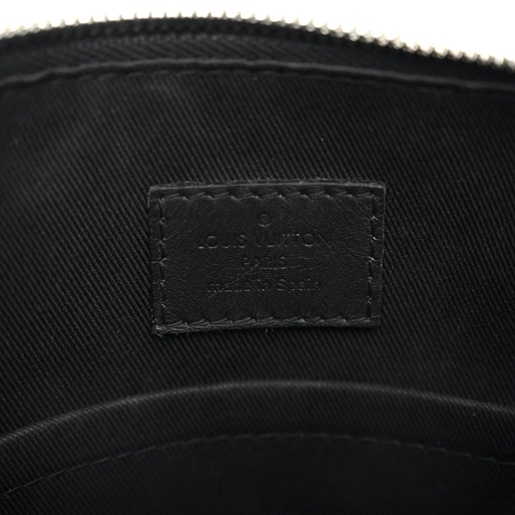 Damier Infini Discovery Messenger BB Onyx