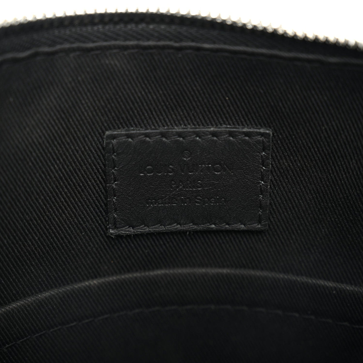 Damier Infini Discovery Messenger BB Onyx