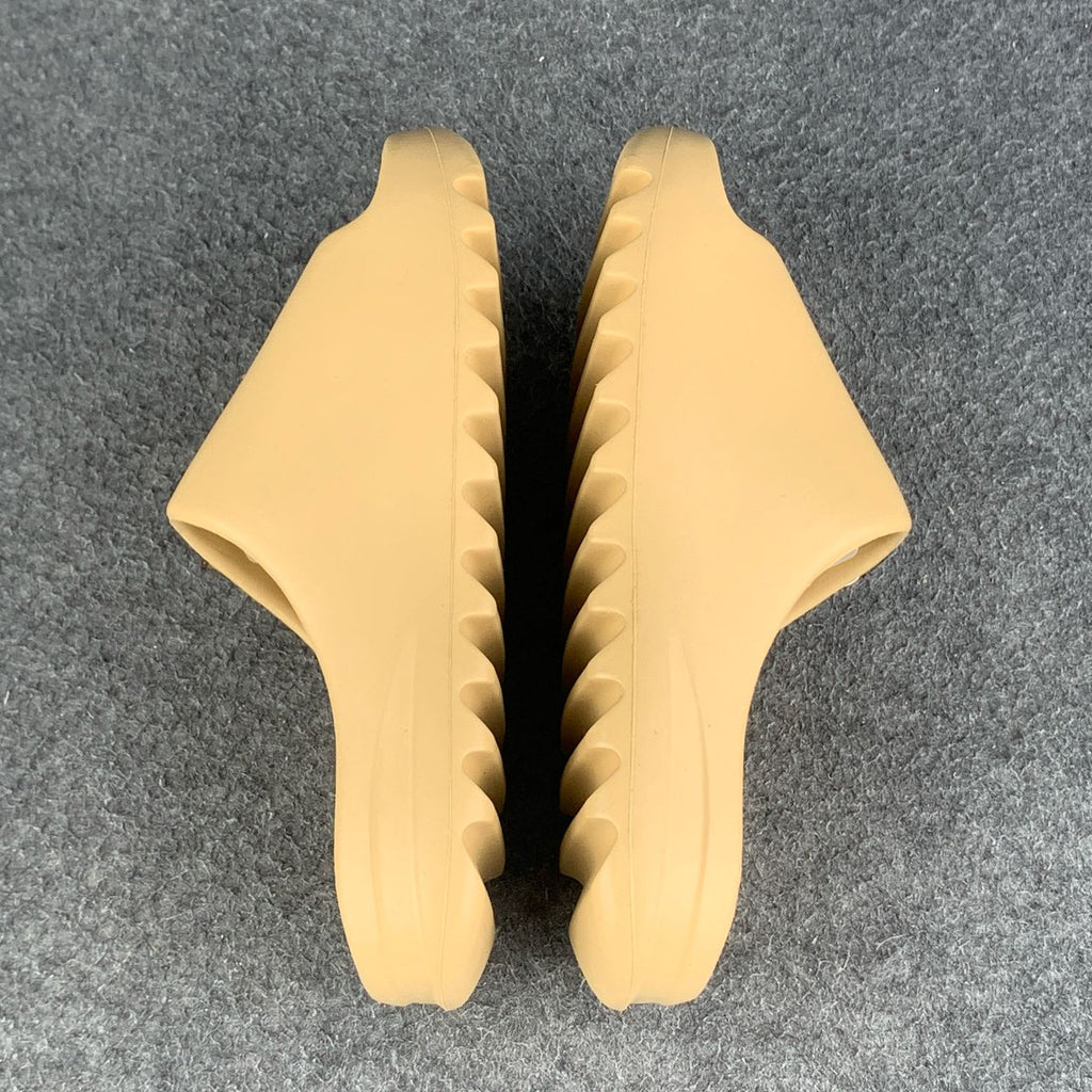 Yeezy Slides 'Desert Sand'